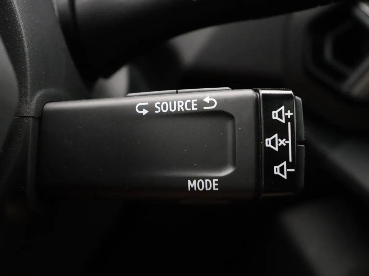 Mild Hybrid-G 140pk Journey | Schuif kanteldak | Stoel en stuurverwarming | Voorruit verwarming | Elektrische achterklep |