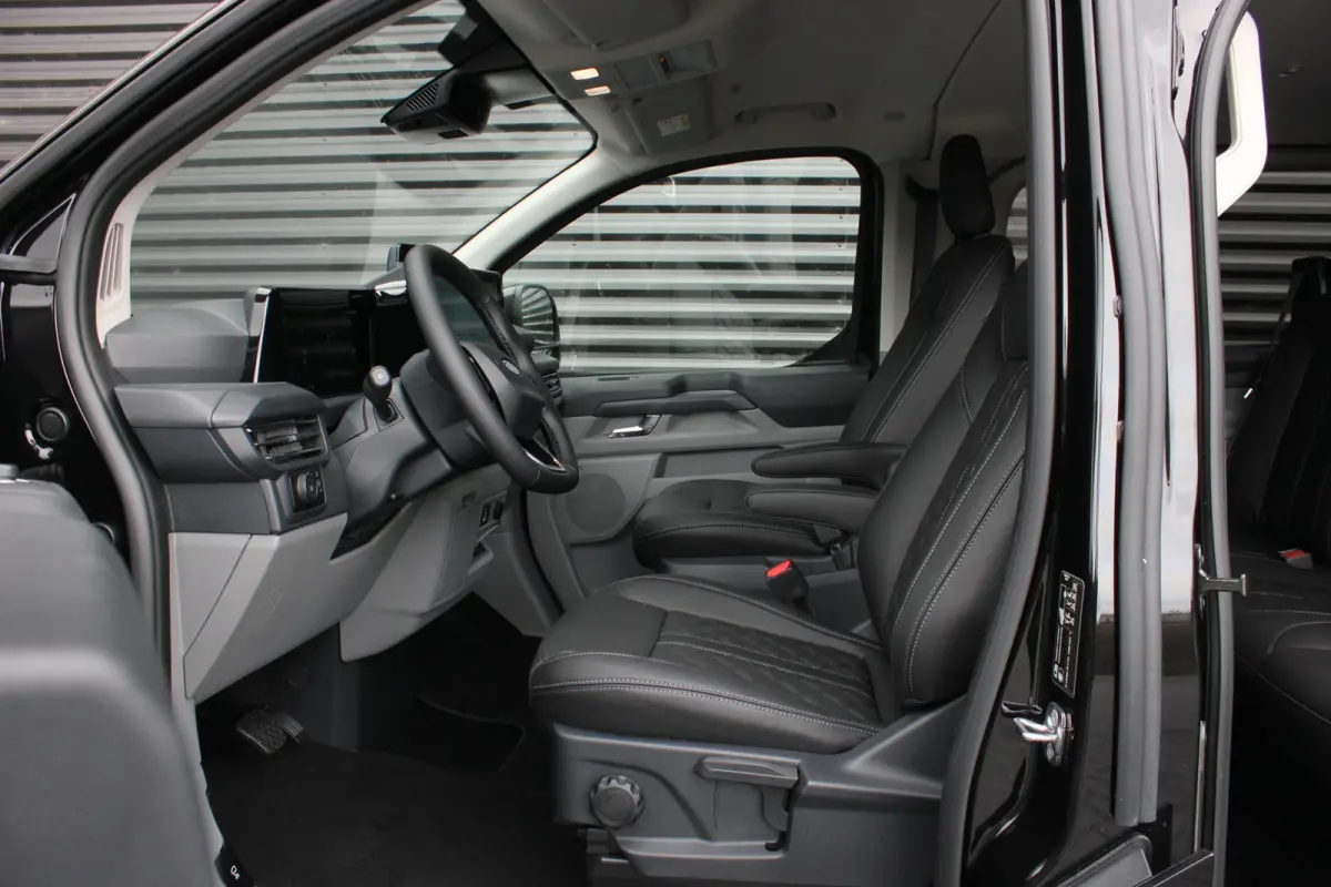 320 L2H1 Limited 71 kWh DC DUBBEL CABINE / JB-EDITON / CAMERA / 370KM RANGE / APPLE CARPLAY DRIVERS- PACK