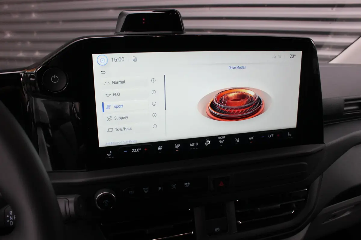 320 L2H1 Limited 71 kWh DC DUBBEL CABINE / JB-EDITON / CAMERA / 370KM RANGE / APPLE CARPLAY DRIVERS- PACK