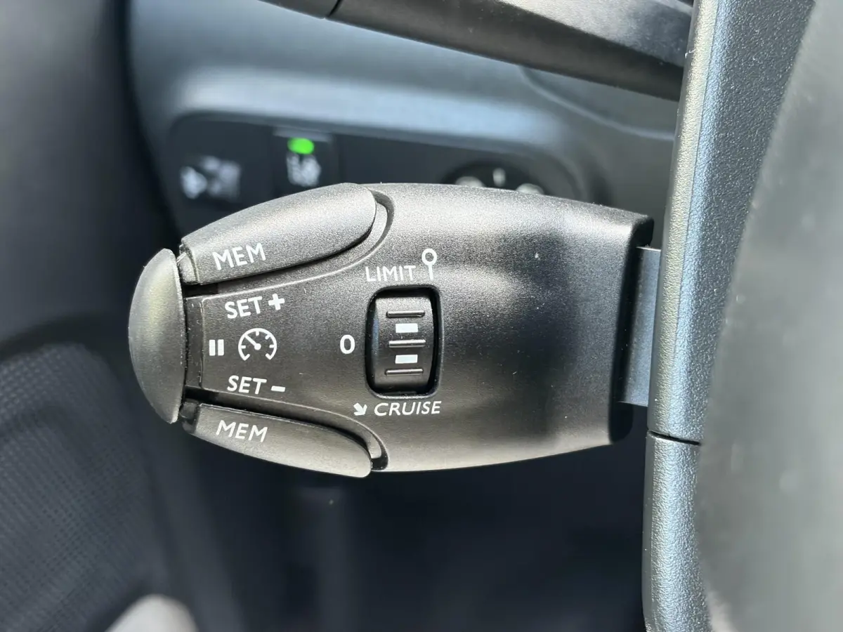 1.2 PureTech Feel ✓2e Eigenaar✓Navi✓Carplay✓Clima✓Cruise✓Lm velgen✓Rijstrooksensor✓Pdc✓N.A.P✓Apk tot 05-2027