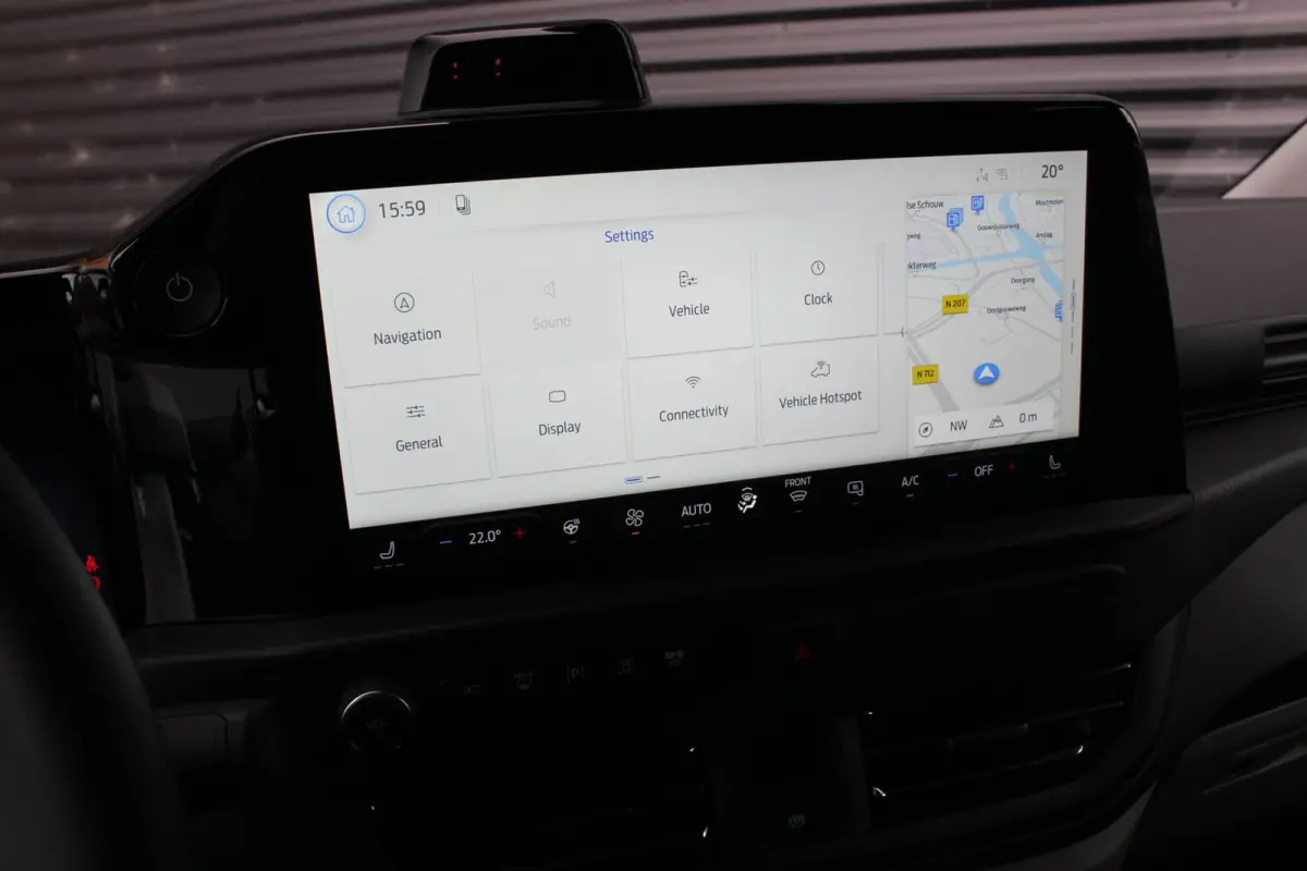 320 L2H1 Limited 71 kWh DC DUBBEL CABINE / JB- EDITON / CAMERA / 370KM RANGE / APPLE CARPLAY DRIVERS- PACK