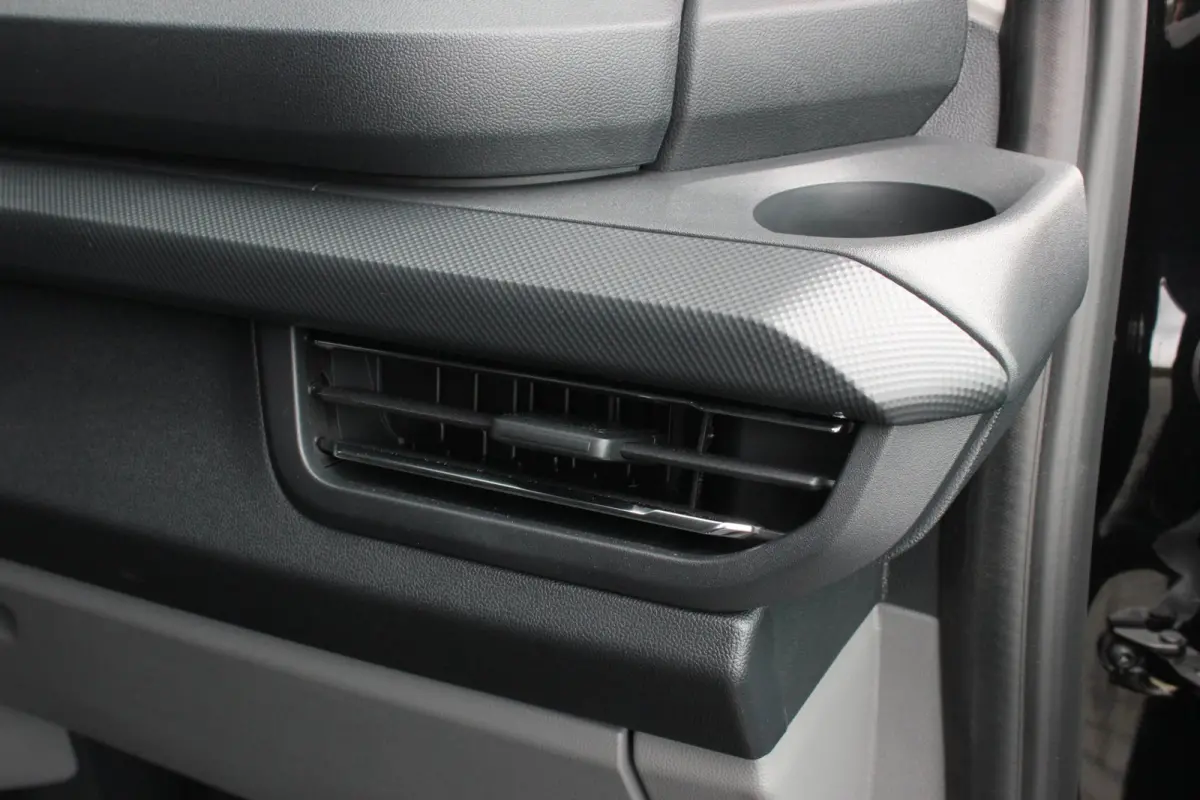 320 L2H1 Limited 71 kWh DC DUBBEL CABINE / JB- EDITON / CAMERA / 370KM RANGE / APPLE CARPLAY DRIVERS- PACK