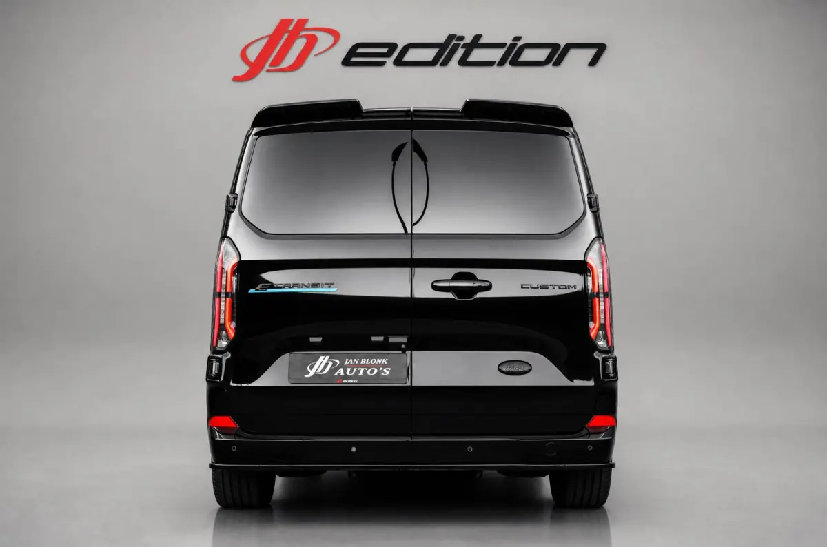 320 L2H1 Limited 71 kWh DC DUBBEL CABINE / JB- EDITON / CAMERA / 370KM RANGE / APPLE CARPLAY DRIVERS- PACK