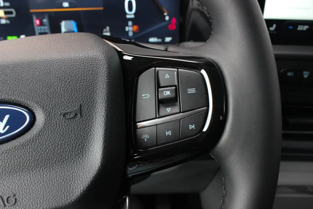 320 L2H1 Limited 71 kWh DC DUBBEL CABINE / JB- EDITON / CAMERA / 370KM RANGE / APPLE CARPLAY DRIVERS- PACK