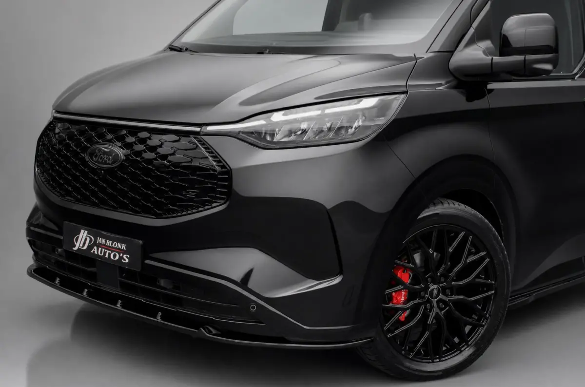 320 L2H1 Limited 71 kWh DC DUBBEL CABINE / JB- EDITON / CAMERA / 370KM RANGE / APPLE CARPLAY DRIVERS- PACK