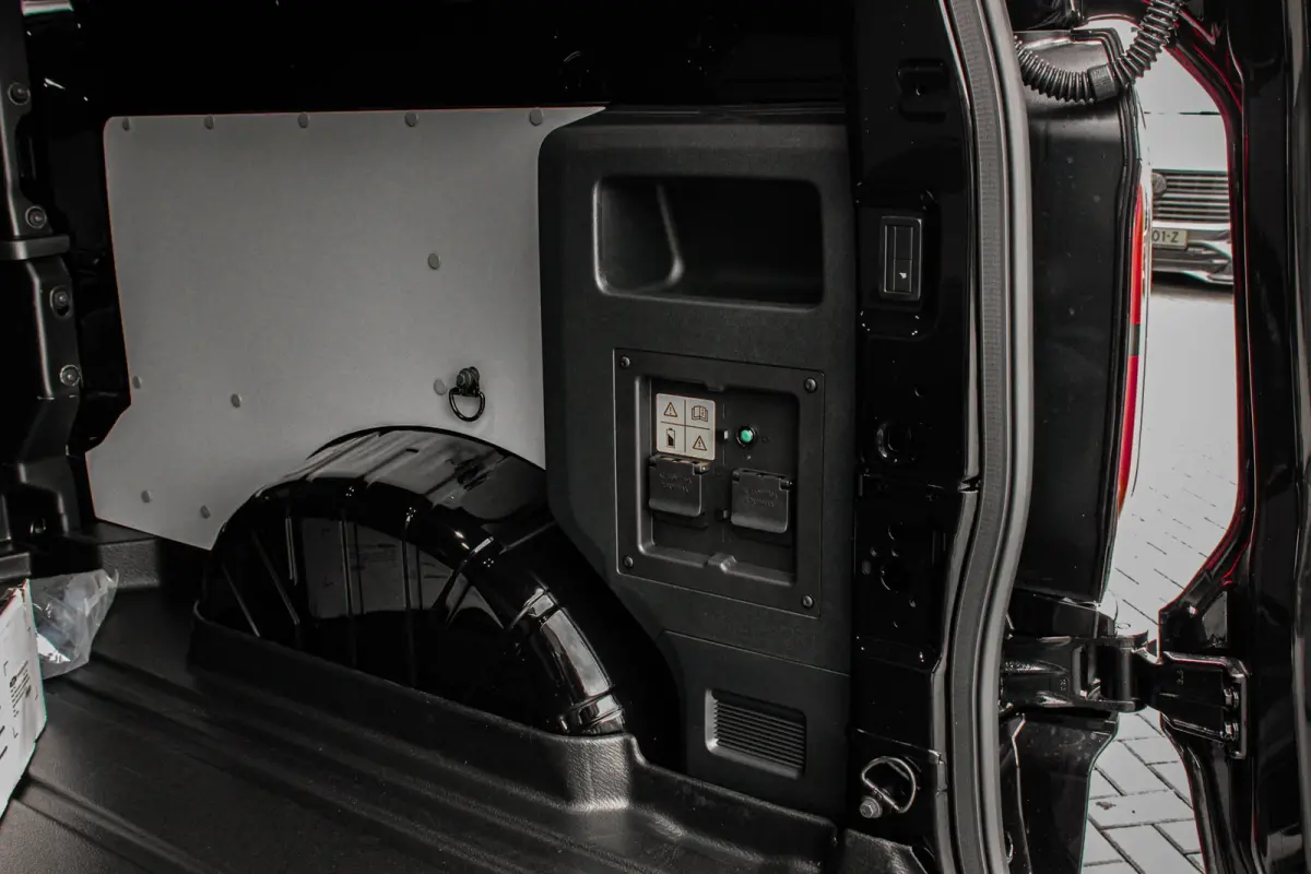 320 L2H1 Limited 71 kWh DC DUBBEL CABINE / JB- EDITON / CAMERA / 370KM RANGE / APPLE CARPLAY DRIVERS- PACK