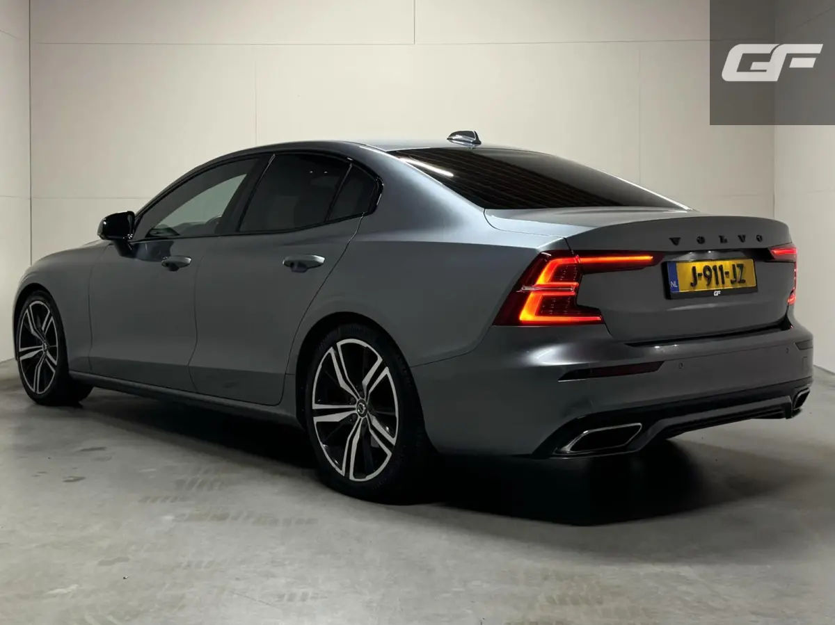 2.0 T4 R-Design Autopilot Camera CarPlay Trekh. NAP