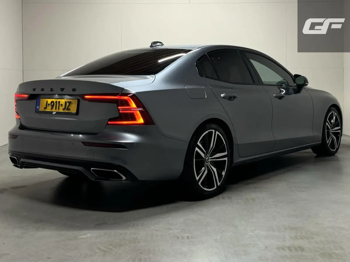 2.0 T4 R-Design Autopilot Camera CarPlay Trekh. NAP