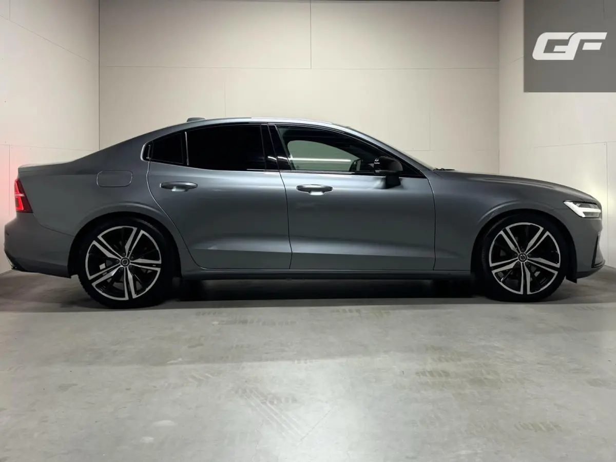 2.0 T4 R-Design Autopilot Camera CarPlay Trekh. NAP