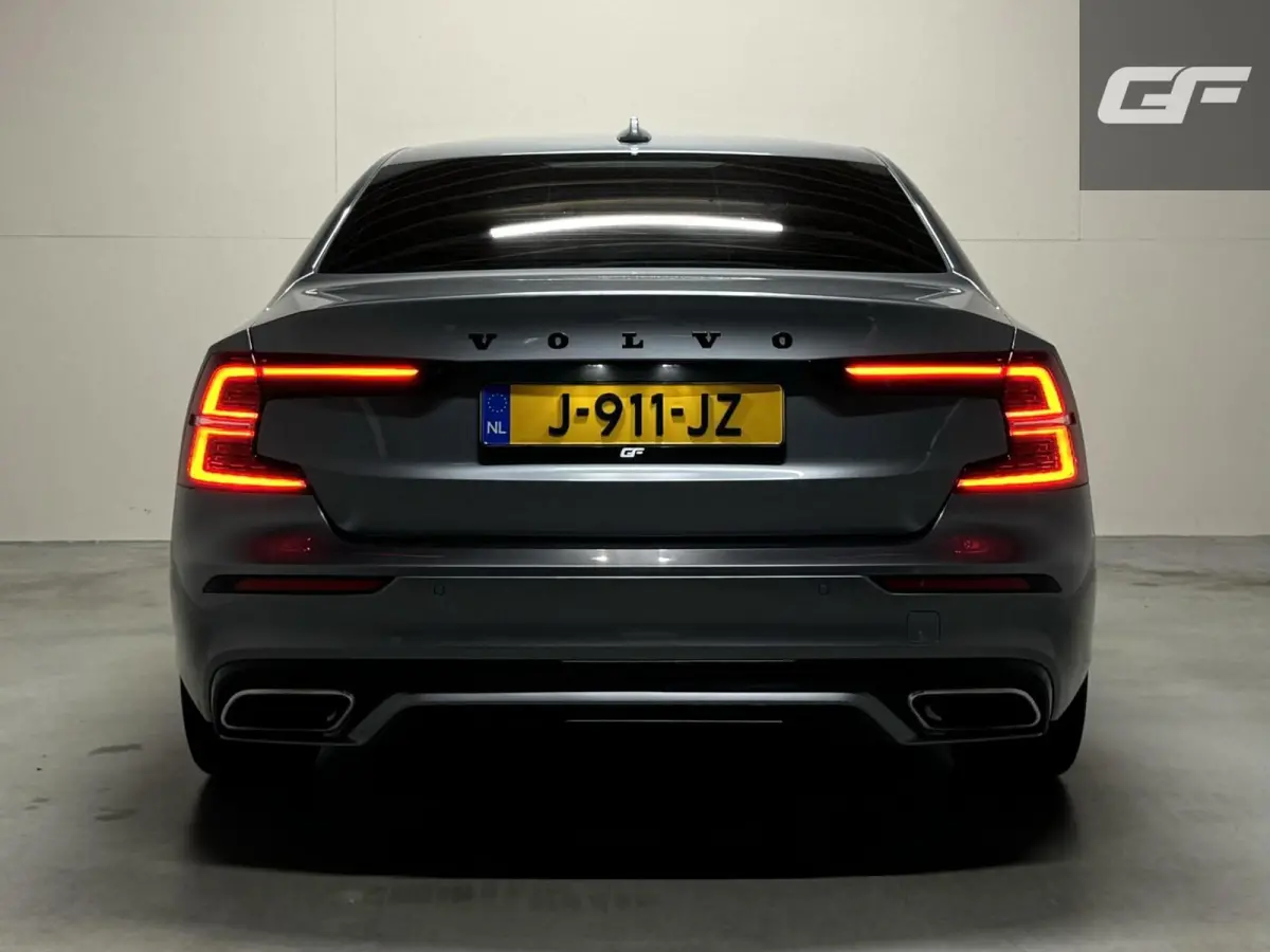 2.0 T4 R-Design Autopilot Camera CarPlay Trekh. NAP