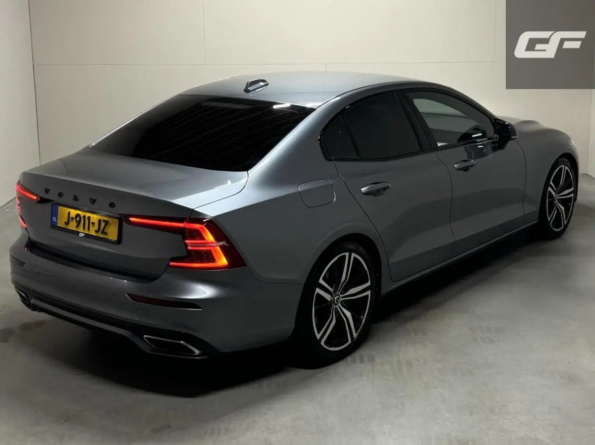 2.0 T4 R-Design Autopilot Camera CarPlay Trekh. NAP