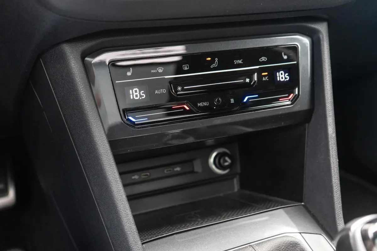 1.5 TSI R-Line Pano / Trekhaak / Camera