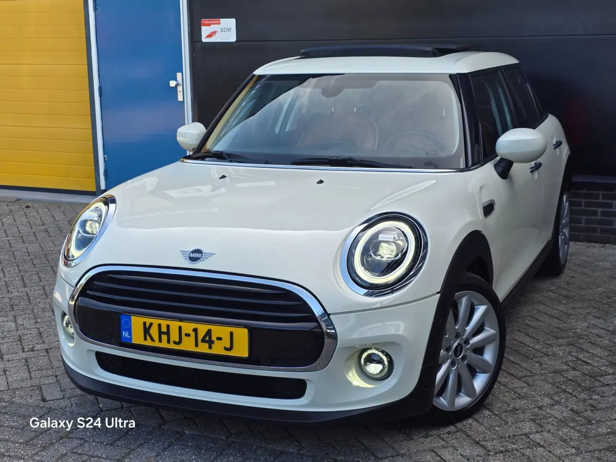 1.5 Cooper 60 Years Edition / Aut / 5 Deurs / Open Pano / Cognac Leder / Navi / Camera / Led / Pdc / 17 Inch