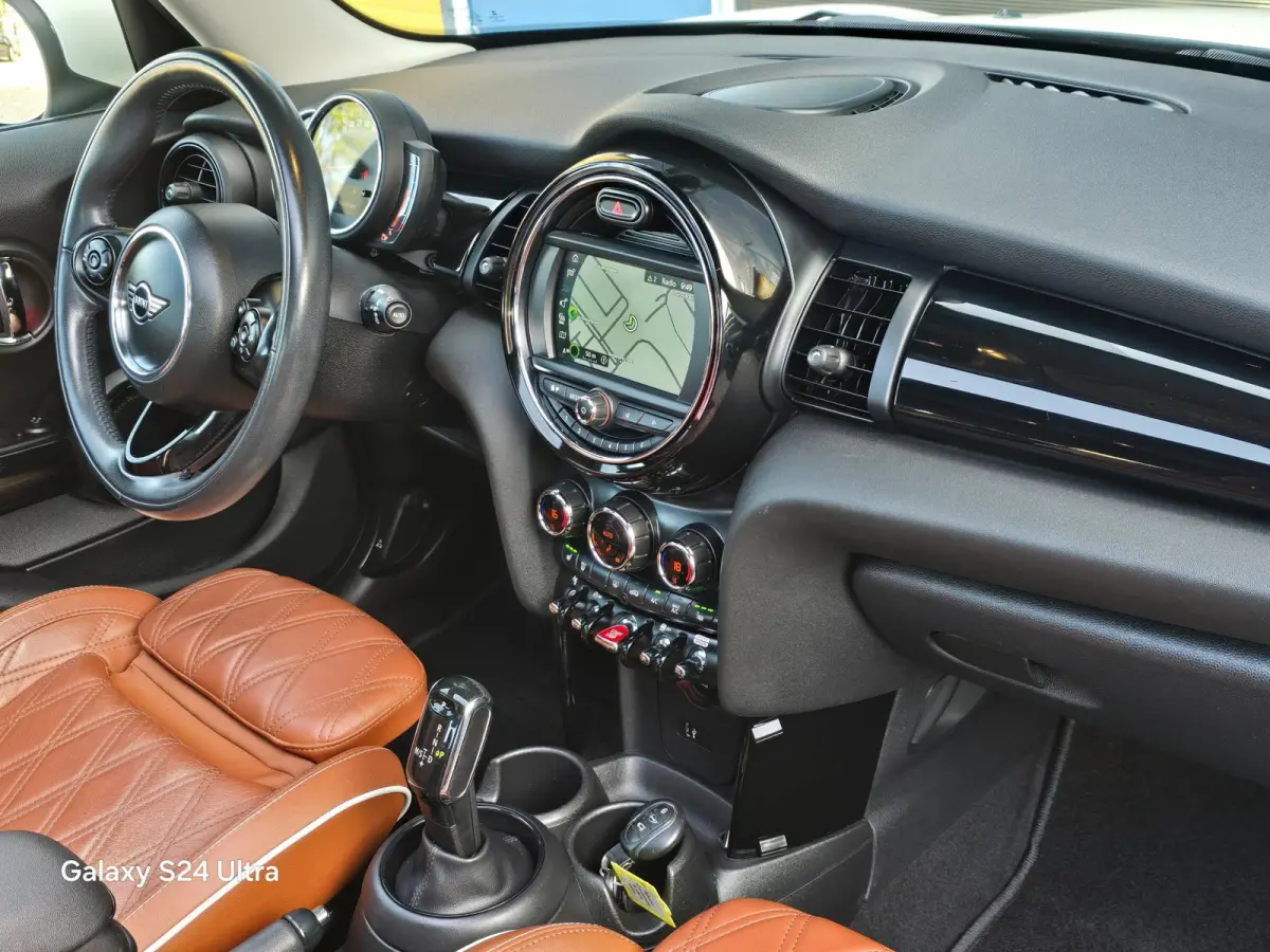 1.5 Cooper 60 Years Edition / Aut / 5 Deurs / Open Pano / Cognac Leder / Navi / Camera / Led / Pdc / 17 Inch