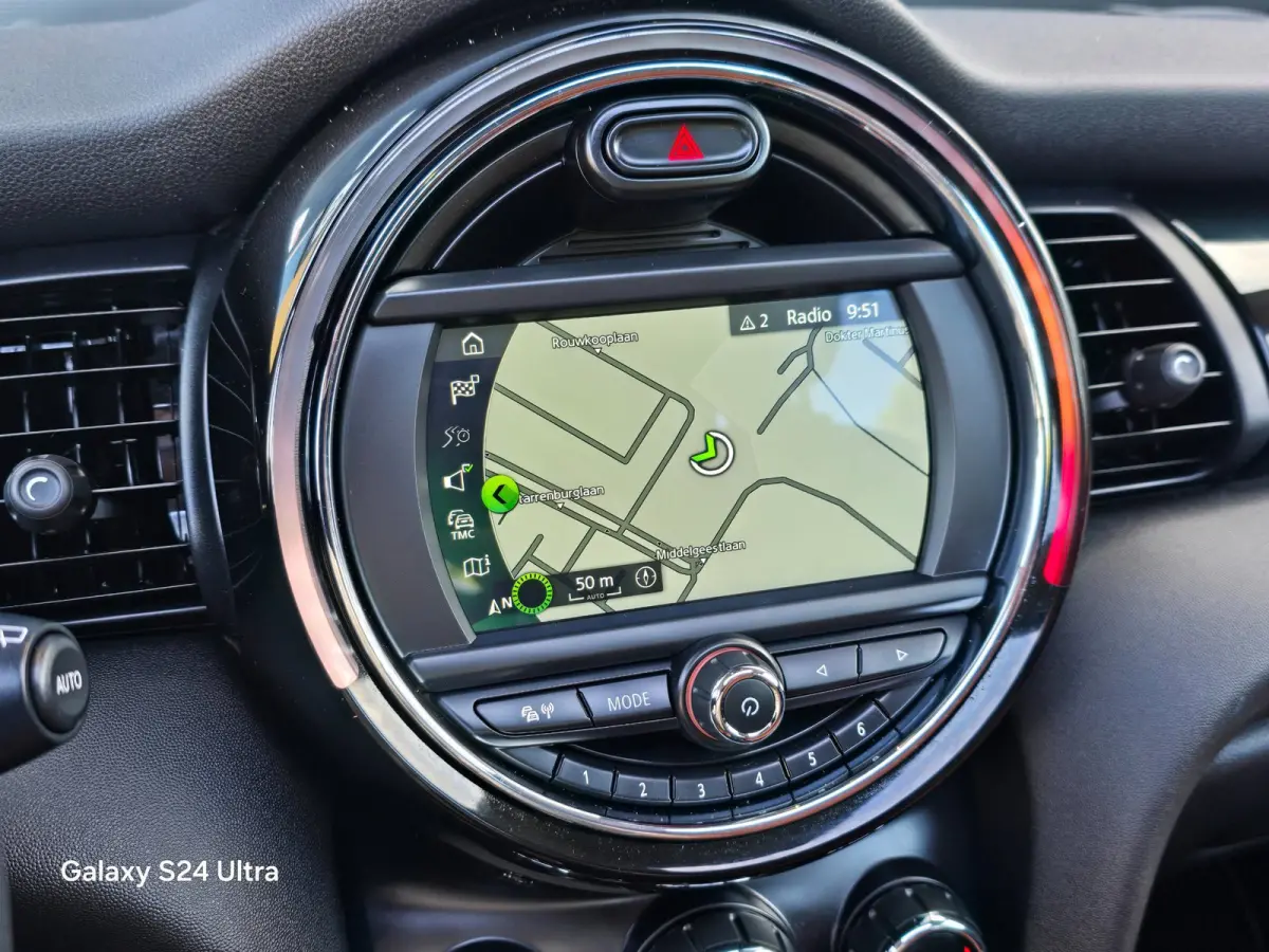 1.5 Cooper 60 Years Edition / Aut / 5 Deurs / Open Pano / Cognac Leder / Navi / Camera / Led / Pdc / 17 Inch