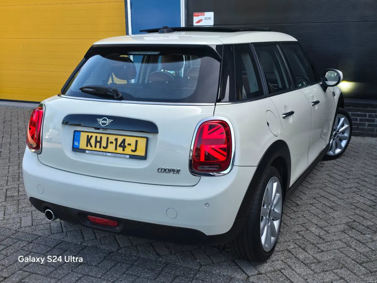 1.5 Cooper 60 Years Edition / Aut / 5 Deurs / Open Pano / Cognac Leder / Navi / Camera / Led / Pdc / 17 Inch