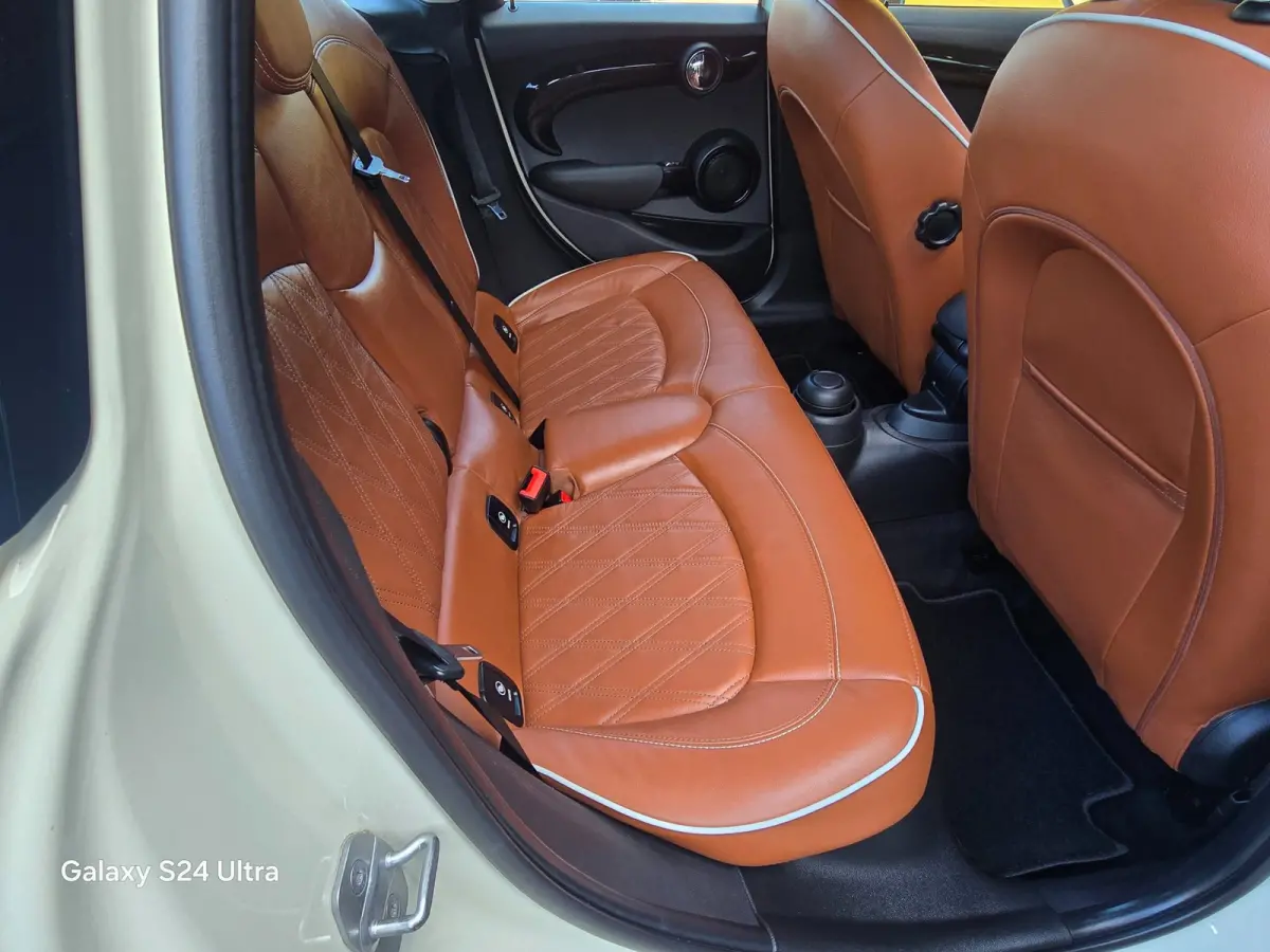 1.5 Cooper 60 Years Edition / Aut / 5 Deurs / Open Pano / Cognac Leder / Navi / Camera / Led / Pdc / 17 Inch