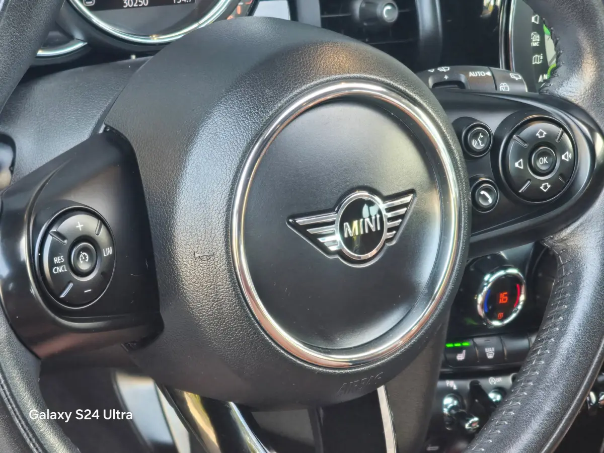 1.5 Cooper 60 Years Edition / Aut / 5 Deurs / Open Pano / Cognac Leder / Navi / Camera / Led / Pdc / 17 Inch
