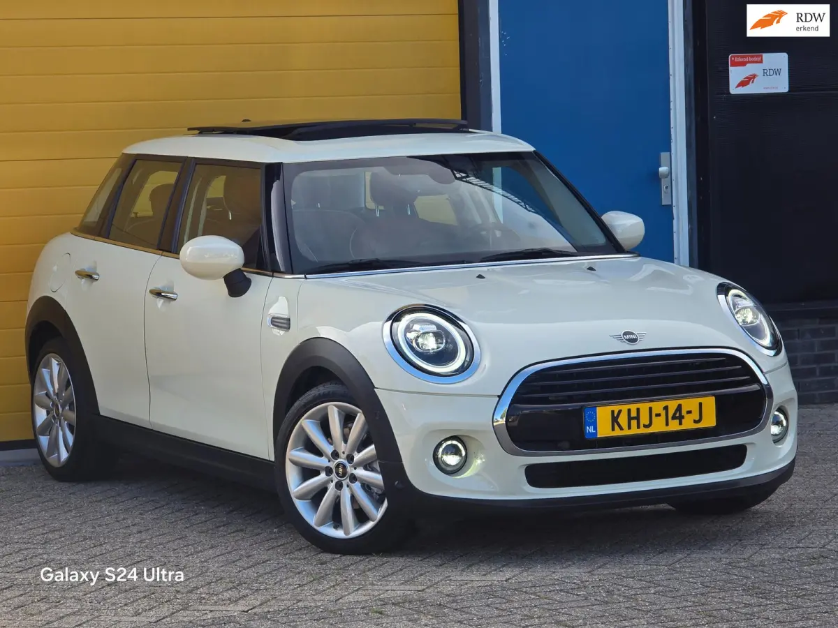 1.5 Cooper 60 Years Edition / Aut / 5 Deurs / Open Pano / Cognac Leder / Navi / Camera / Led / Pdc / 17 Inch