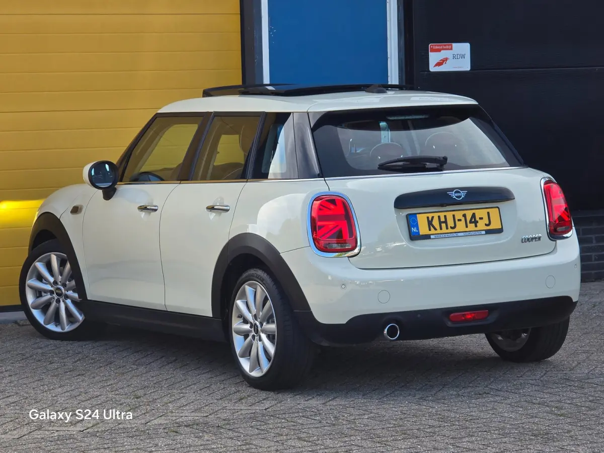 1.5 Cooper 60 Years Edition / Aut / 5 Deurs / Open Pano / Cognac Leder / Navi / Camera / Led / Pdc / 17 Inch