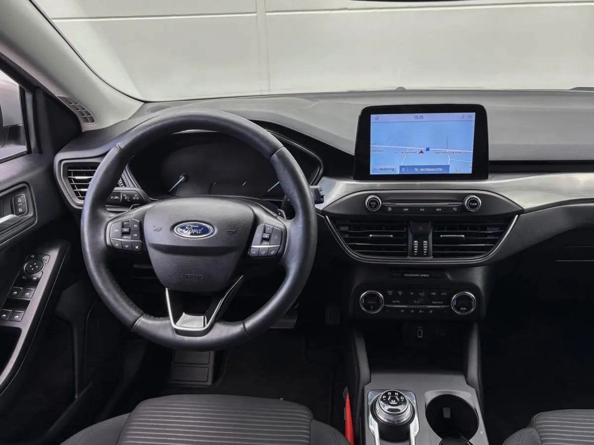 1.0 125pk EcoBoost Automaat Titanium Business Automaat | Carplay | Winterpakket | Privacy glass