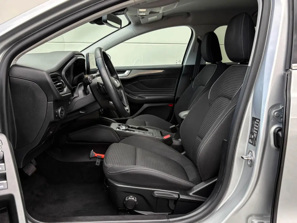 1.0 125pk EcoBoost Automaat Titanium Business Automaat | Carplay | Winterpakket | Privacy glass