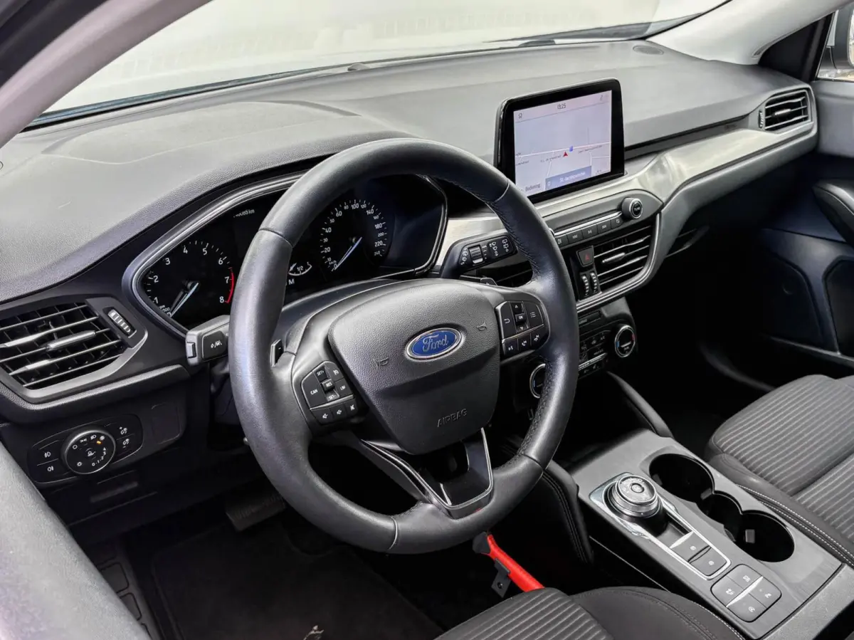 1.0 125pk EcoBoost Automaat Titanium Business Automaat | Carplay | Winterpakket | Privacy glass