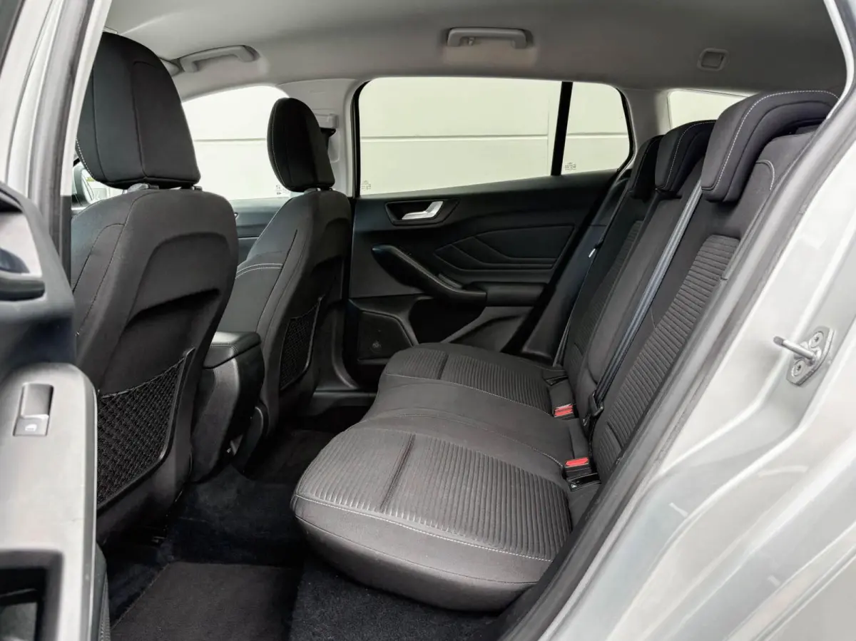 1.0 125pk EcoBoost Automaat Titanium Business Automaat | Carplay | Winterpakket | Privacy glass