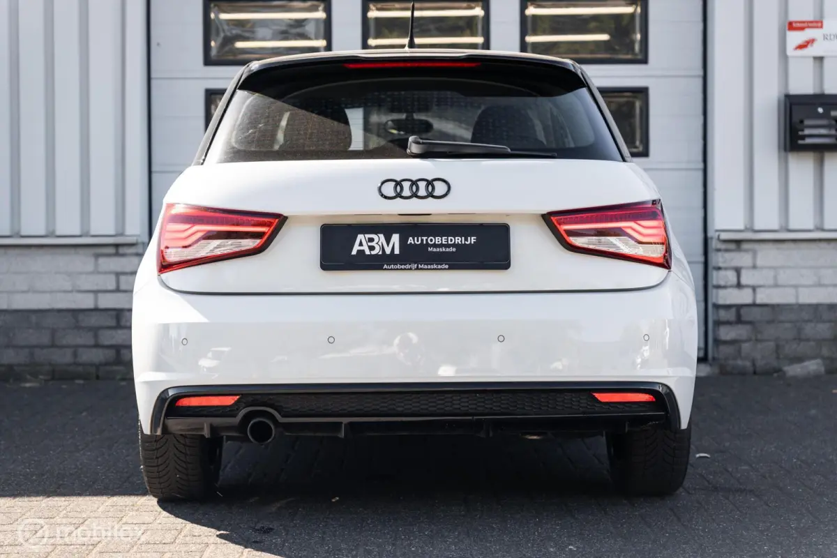 1.0 TFSI S-Line Navi Cruise Black optik