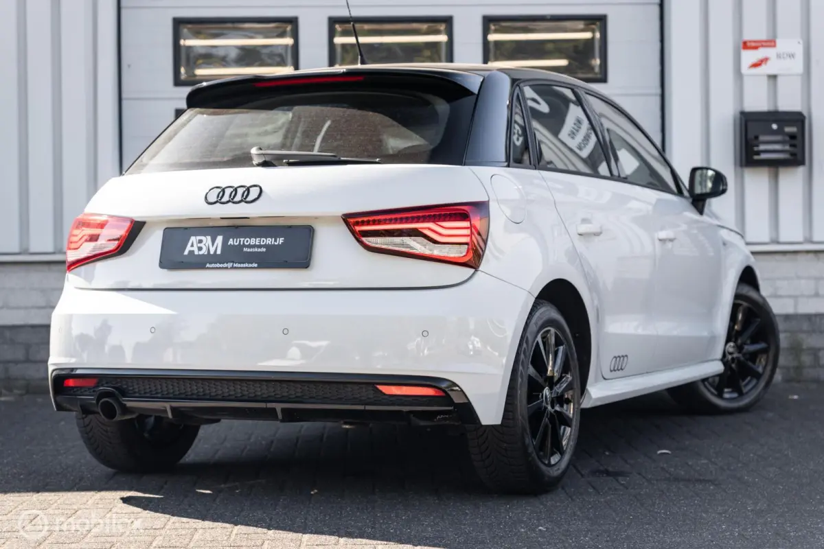 1.0 TFSI S-Line Navi Cruise Black optik