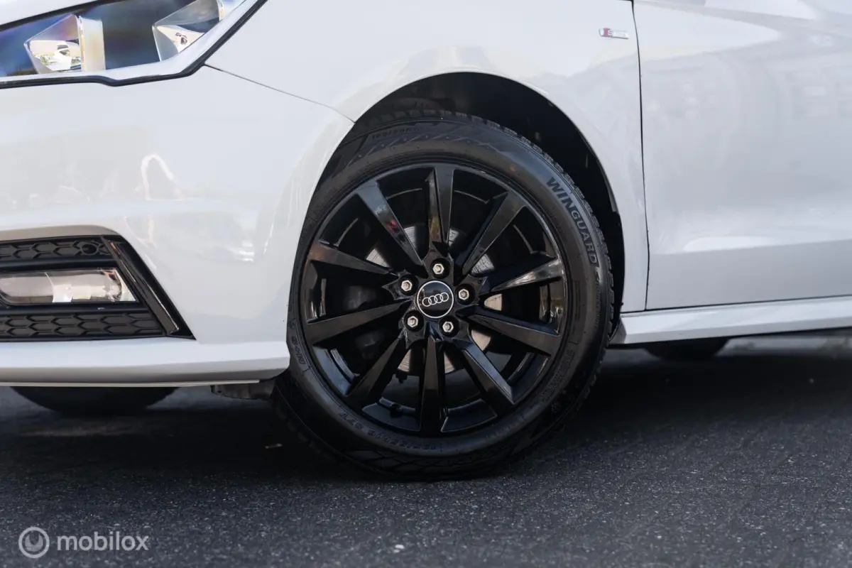 1.0 TFSI S-Line Navi Cruise Black optik