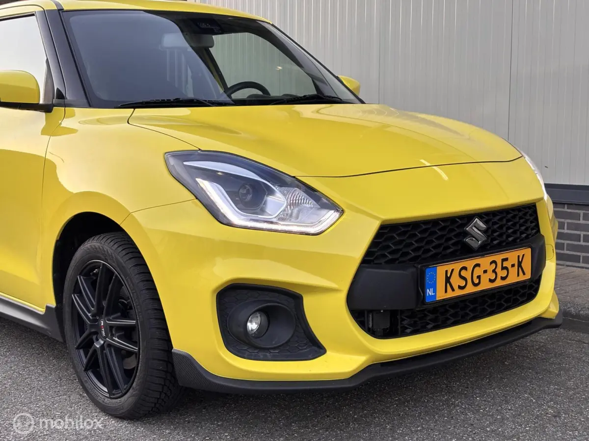 1.4 Sport 140PK CHAMPION YELLOW EDITION camera