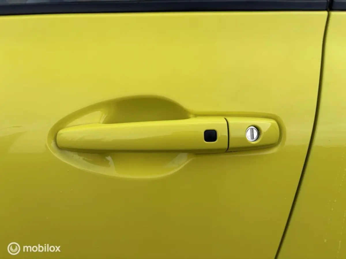 1.4 Sport 140PK CHAMPION YELLOW EDITION camera