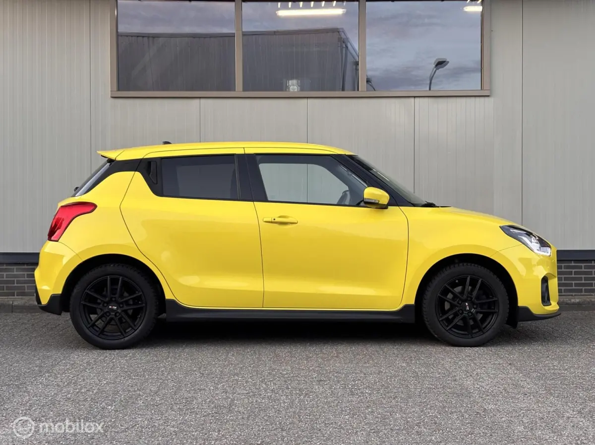 1.4 Sport 140PK CHAMPION YELLOW EDITION camera