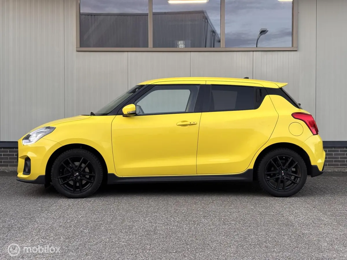 1.4 Sport 140PK CHAMPION YELLOW EDITION camera