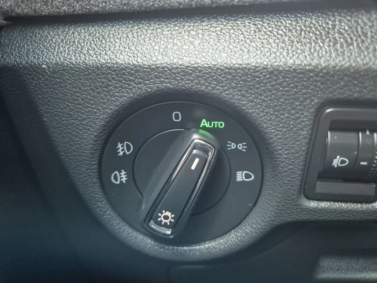 1.5 TSI ACT Business Edition,Cruisecontrol,Nav/Camera/Carplay,Stoel/Stuurverwarming,parkcontrol,