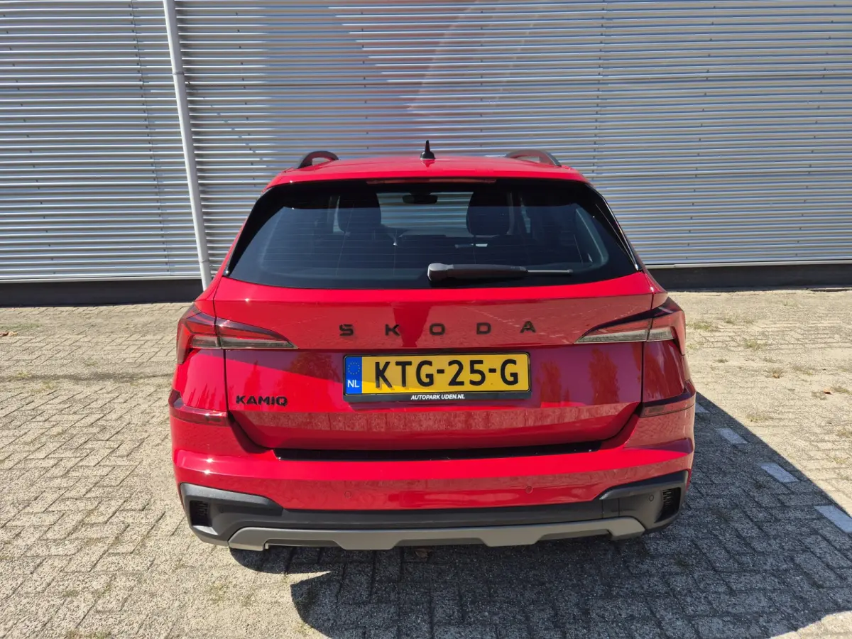 1.5 TSI ACT Business Edition,Cruisecontrol,Nav/Camera/Carplay,Stoel/Stuurverwarming,parkcontrol,