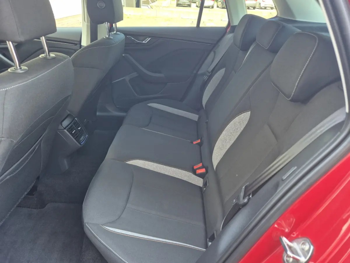1.5 TSI ACT Business Edition,Cruisecontrol,Nav/Camera/Carplay,Stoel/Stuurverwarming,parkcontrol,