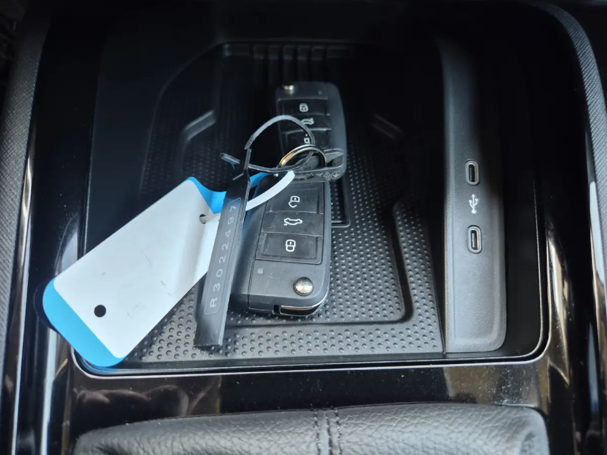 1.5 TSI ACT Business Edition,Cruisecontrol,Nav/Camera/Carplay,Stoel/Stuurverwarming,parkcontrol,