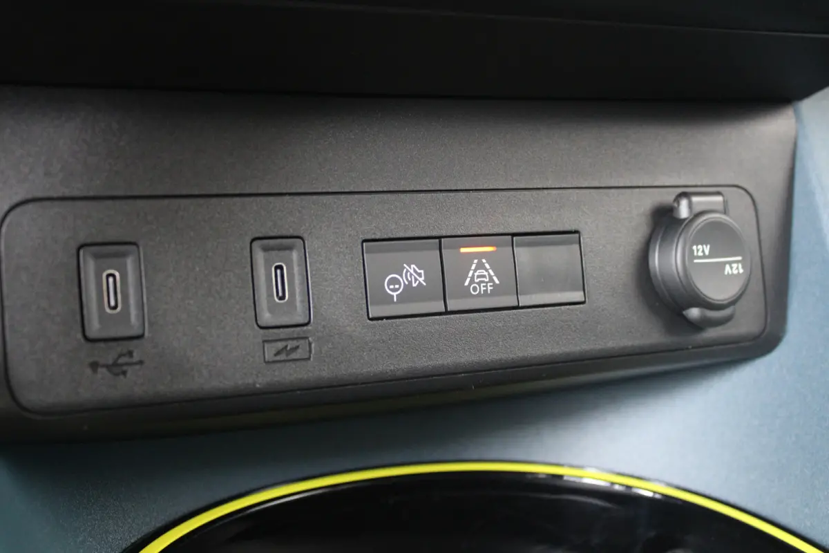 1.2 Hybrid ICON | Achterbank in delen neerklapbaar | Achterbank neerklapbaar | Achterspoiler