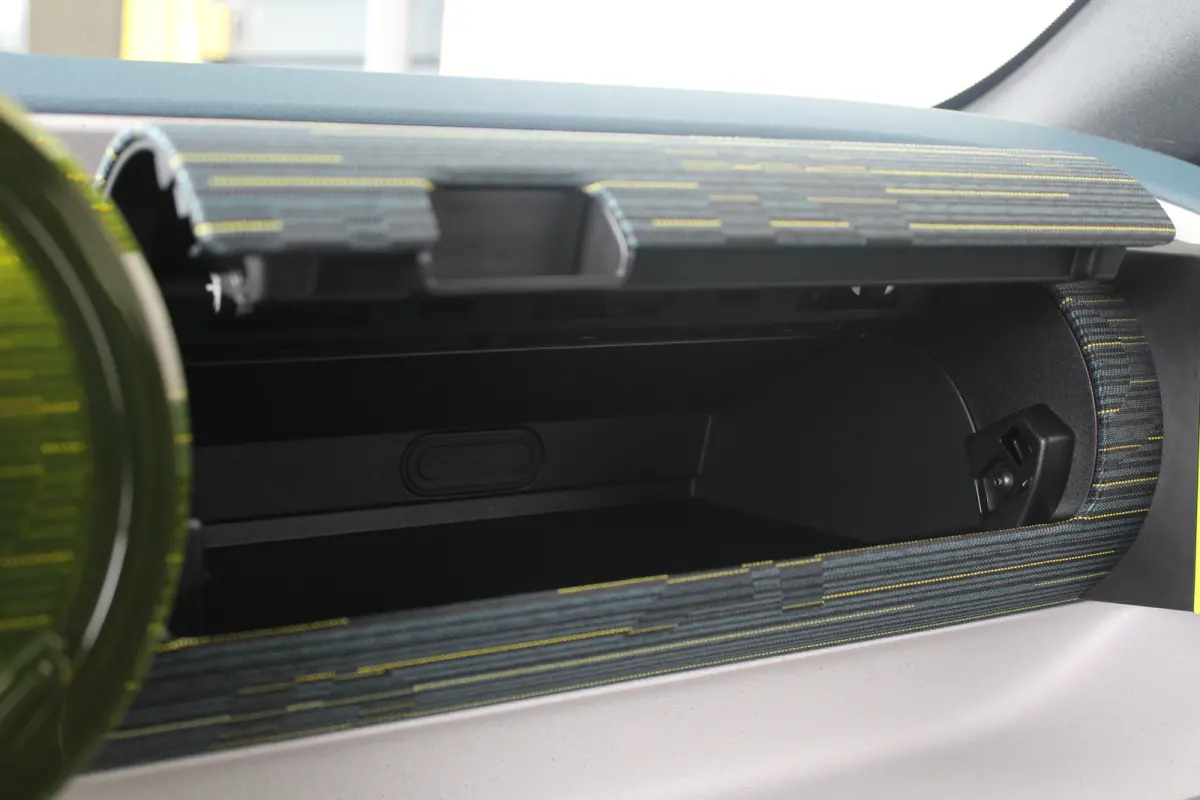 1.2 Hybrid ICON | Achterbank in delen neerklapbaar | Achterbank neerklapbaar | Achterspoiler