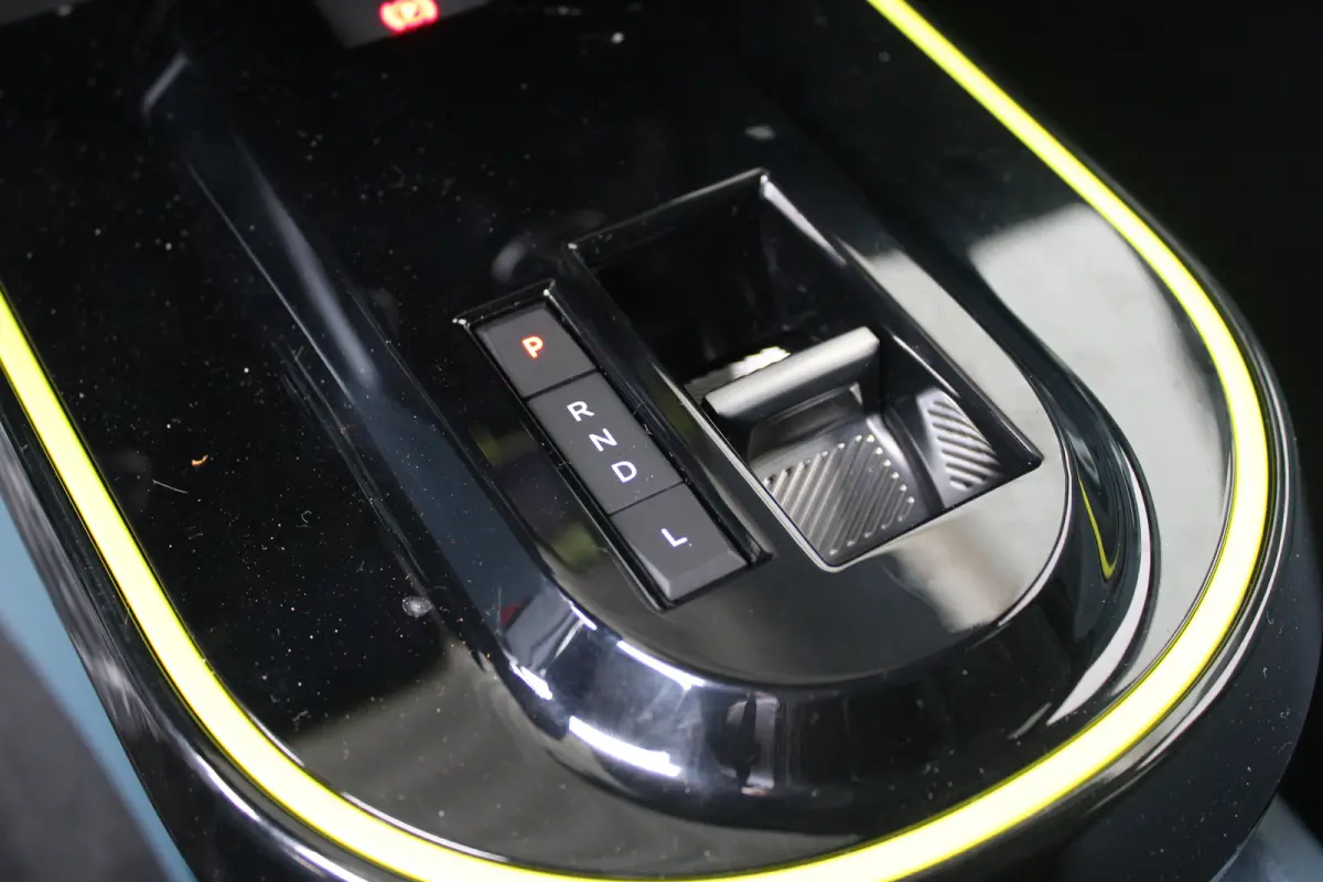 1.2 Hybrid ICON | Achterbank in delen neerklapbaar | Achterbank neerklapbaar | Achterspoiler