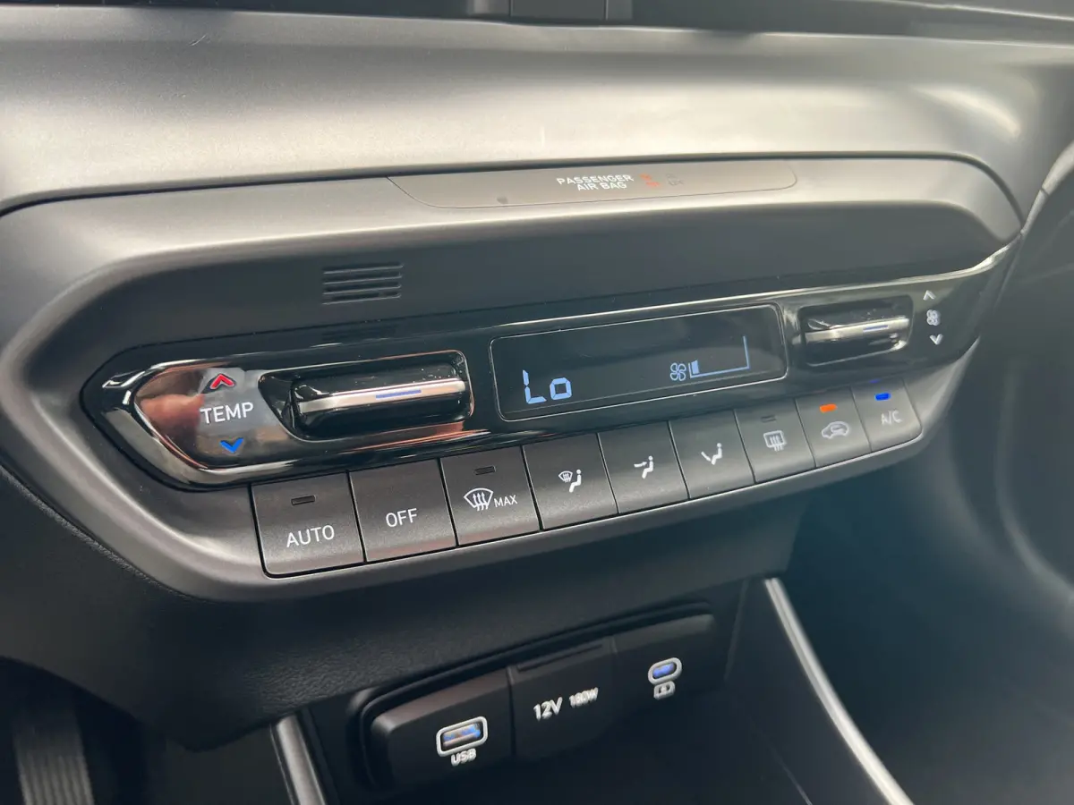 1.0 T-GDI 100pk Premium | Carplay | Climate control | Cruise control | Stoel/stuurverwarming | Camera | Parkeersensoren | DAB | Premium Audio | Lichtmetalen velgen | Navigatie