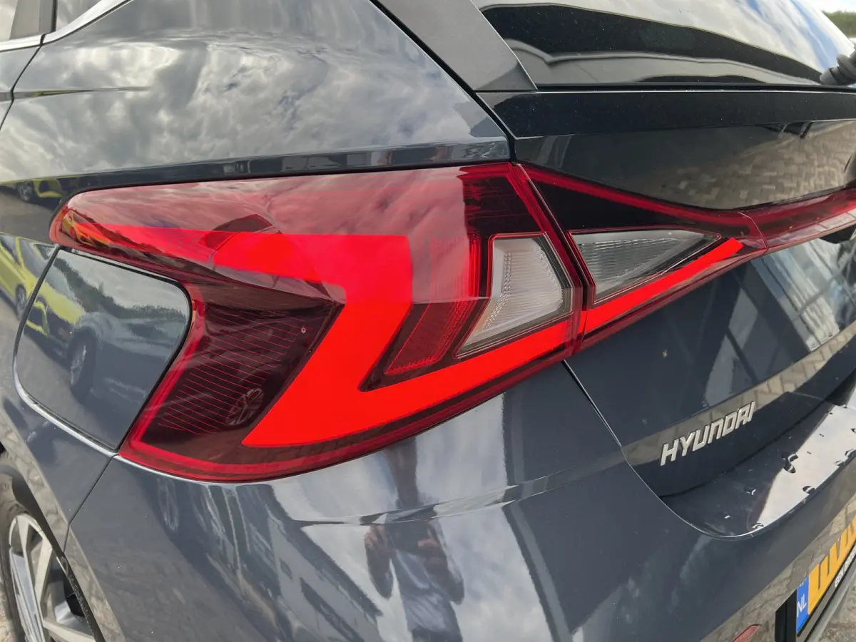 1.0 T-GDI 100pk Premium | Carplay | Climate control | Cruise control | Stoel/stuurverwarming | Camera | Parkeersensoren | DAB | Premium Audio | Lichtmetalen velgen | Navigatie