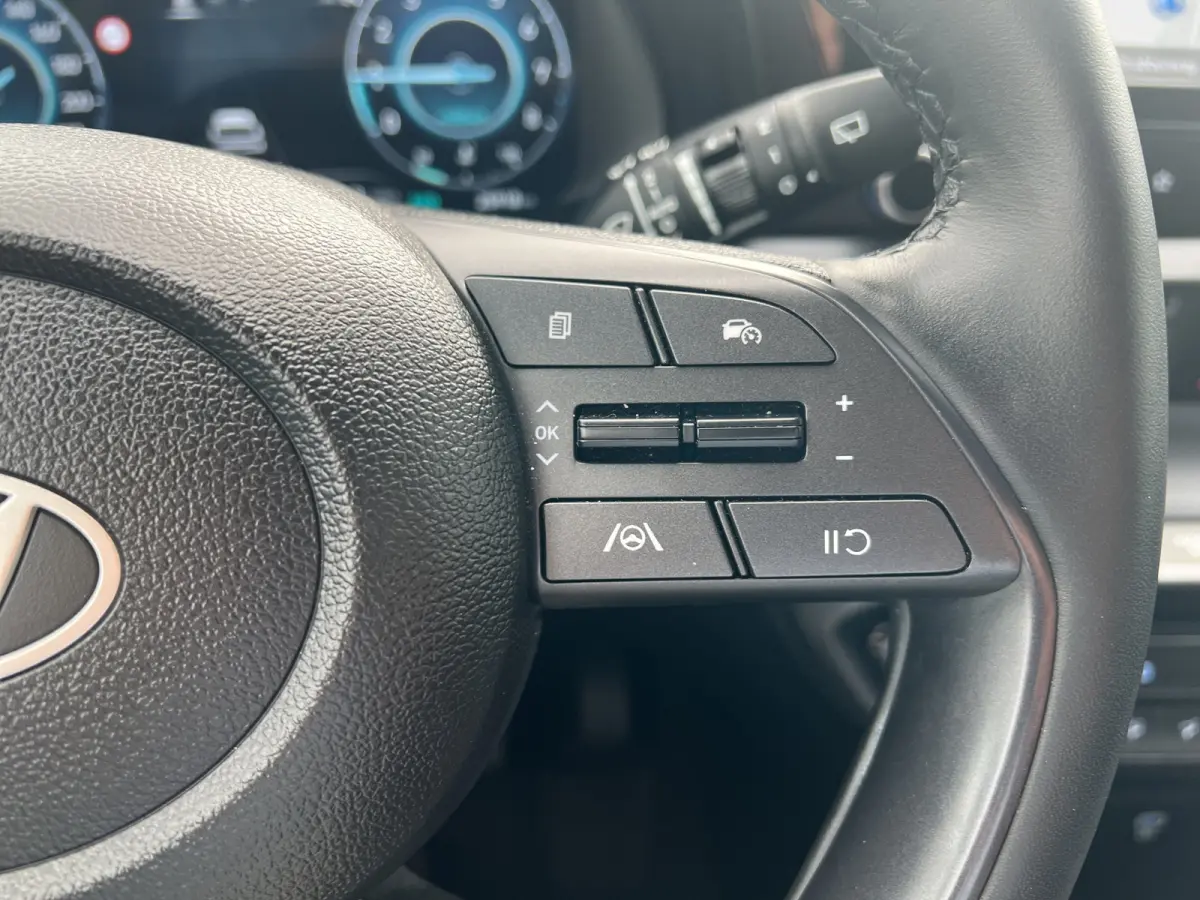 1.0 T-GDI 100pk Premium | Carplay | Climate control | Cruise control | Stoel/stuurverwarming | Camera | Parkeersensoren | DAB | Premium Audio | Lichtmetalen velgen | Navigatie