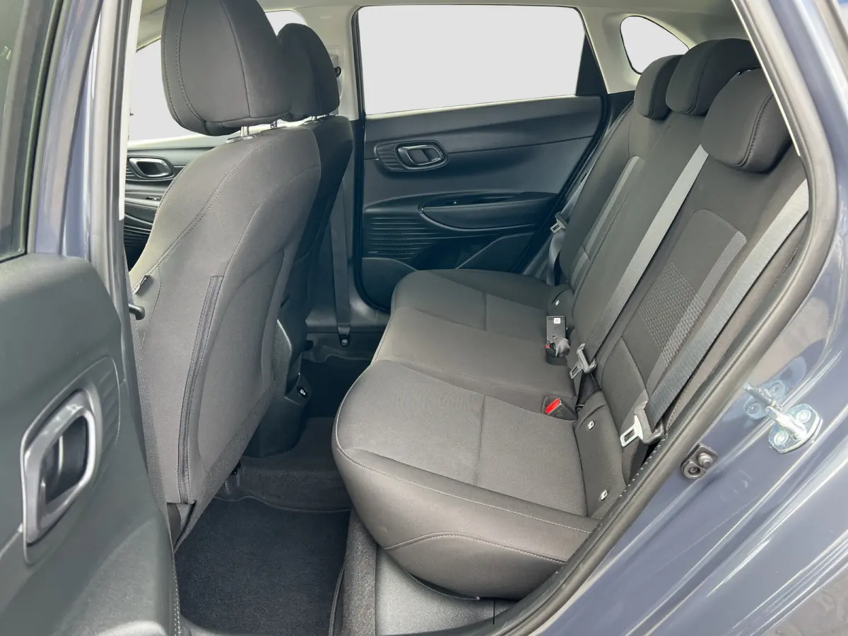 1.0 T-GDI 100pk Premium | Carplay | Climate control | Cruise control | Stoel/stuurverwarming | Camera | Parkeersensoren | DAB | Premium Audio | Lichtmetalen velgen | Navigatie
