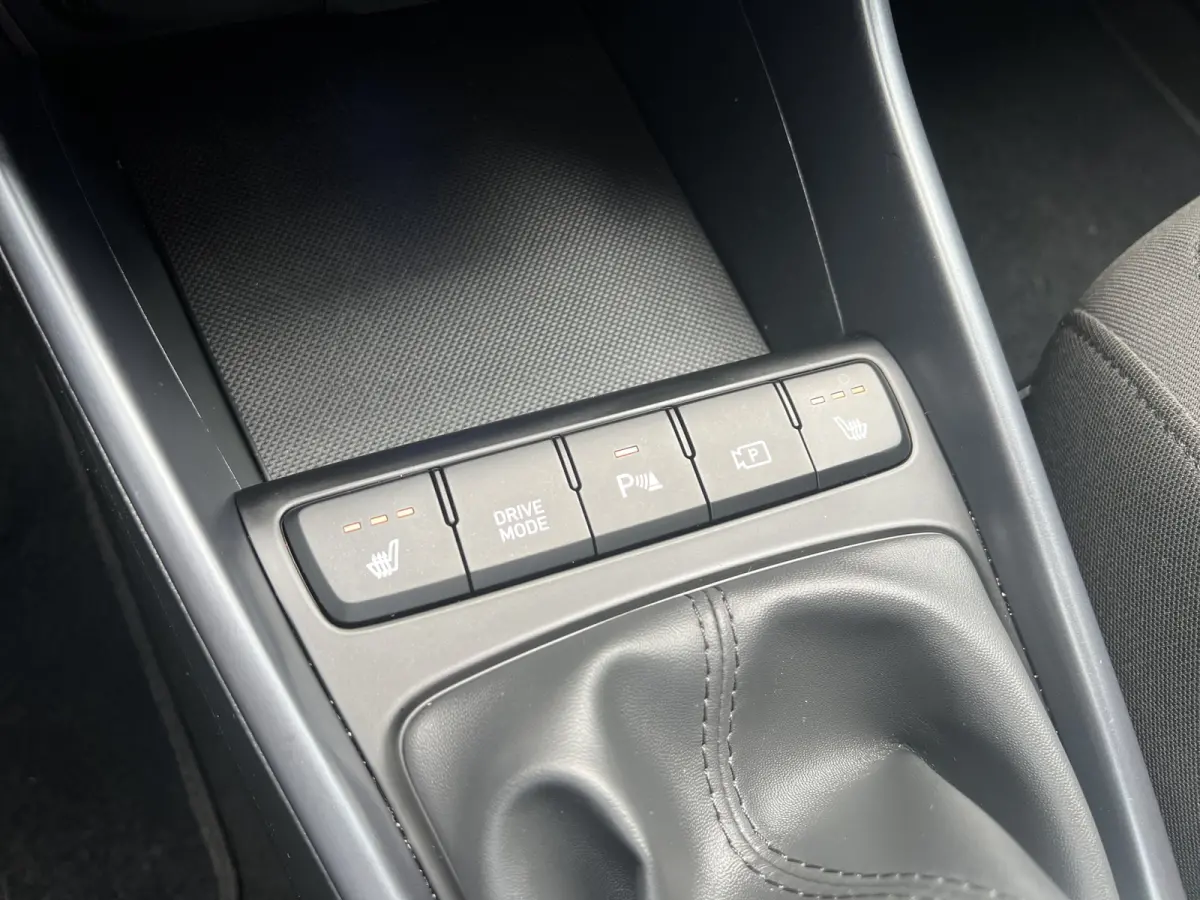 1.0 T-GDI 100pk Premium | Carplay | Climate control | Cruise control | Stoel/stuurverwarming | Camera | Parkeersensoren | DAB | Premium Audio | Lichtmetalen velgen | Navigatie