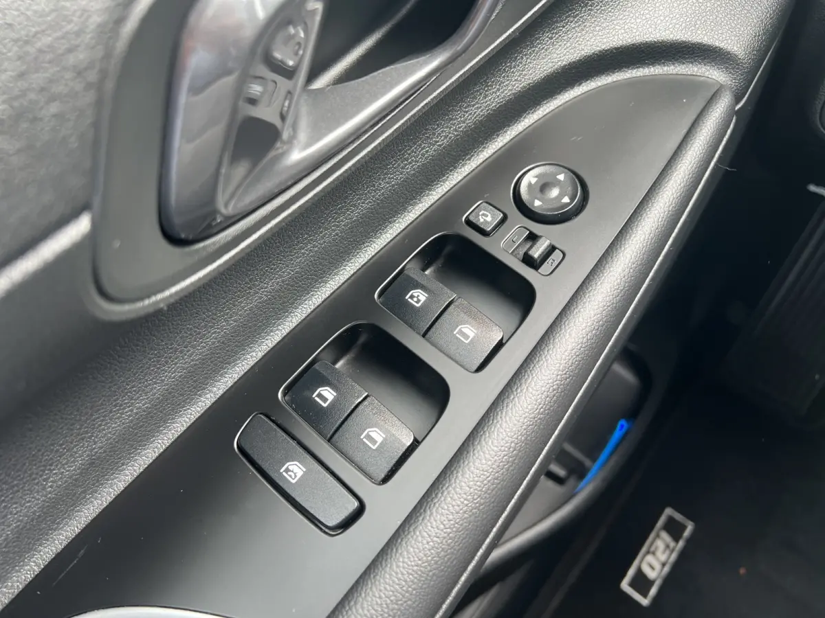 1.0 T-GDI 100pk Premium | Carplay | Climate control | Cruise control | Stoel/stuurverwarming | Camera | Parkeersensoren | DAB | Premium Audio | Lichtmetalen velgen | Navigatie