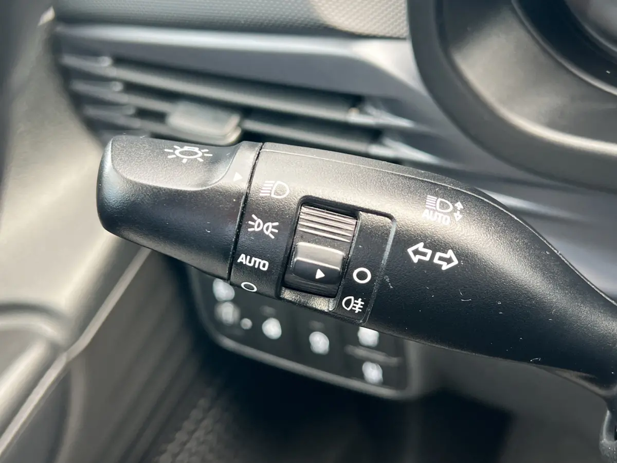 1.0 T-GDI 100pk Premium | Carplay | Climate control | Cruise control | Stoel/stuurverwarming | Camera | Parkeersensoren | DAB | Premium Audio | Lichtmetalen velgen | Navigatie