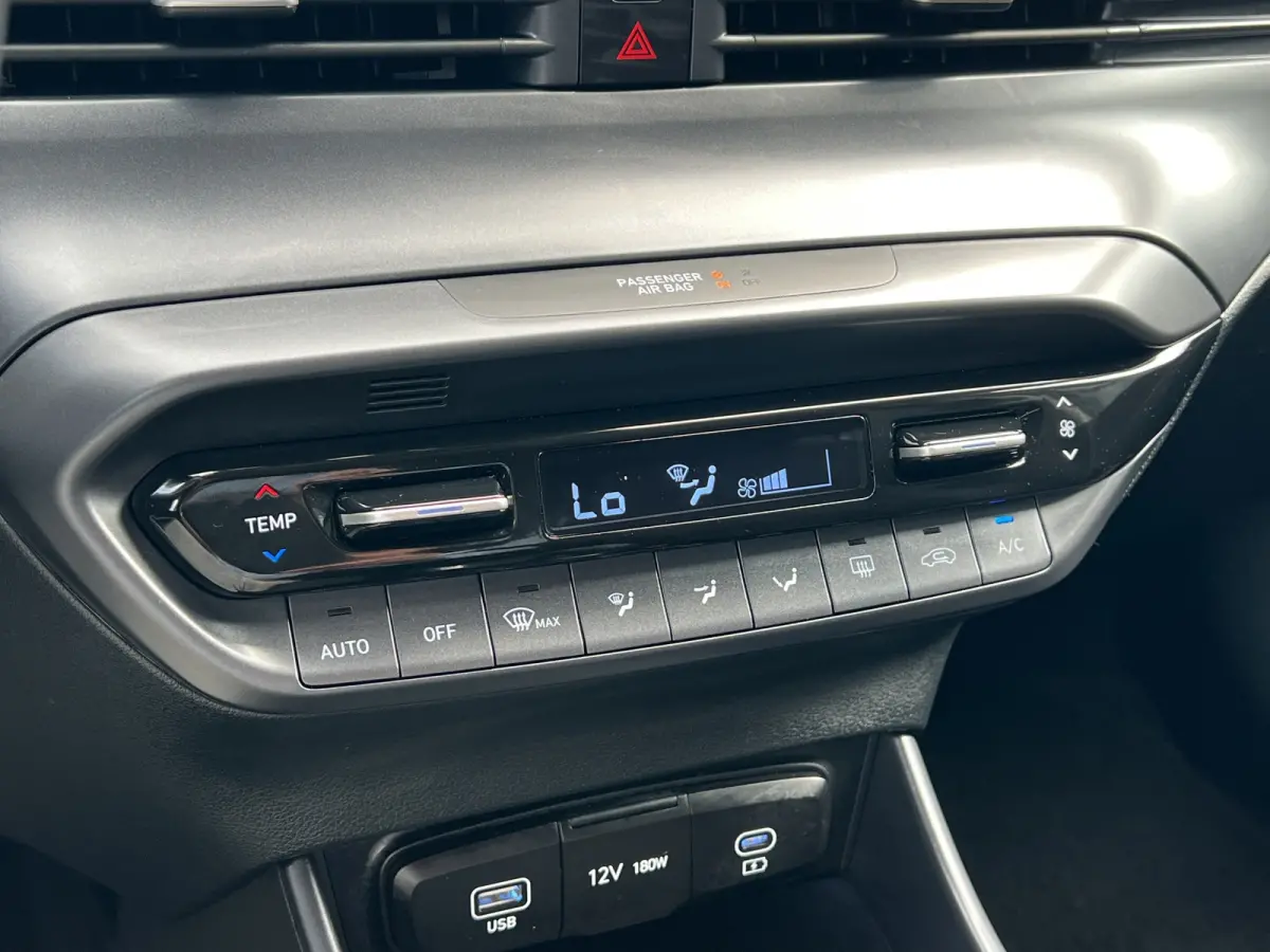 1.0 T-GDI 100pk Premium | Carplay | Climate control | Cruise control | Stoel/stuurverwarming | Camera | Parkeersensoren | DAB | Premium Audio | Lichtmetalen velgen | Navigatie
